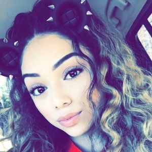 Meet your Posher, Leslie